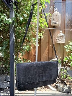 Medici Firenze Italian Leather Black Croc-Embossed Shoulder Bag